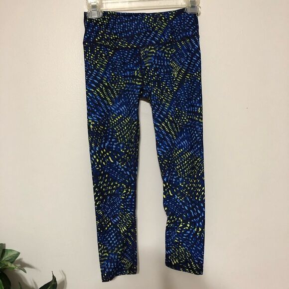 FABLETICS Salar Printed PowerHold Yoga Capri. - Picture 4 of 6